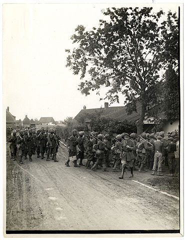 374px-A_company_of_15th_Sikhs_(Photo_24-77)