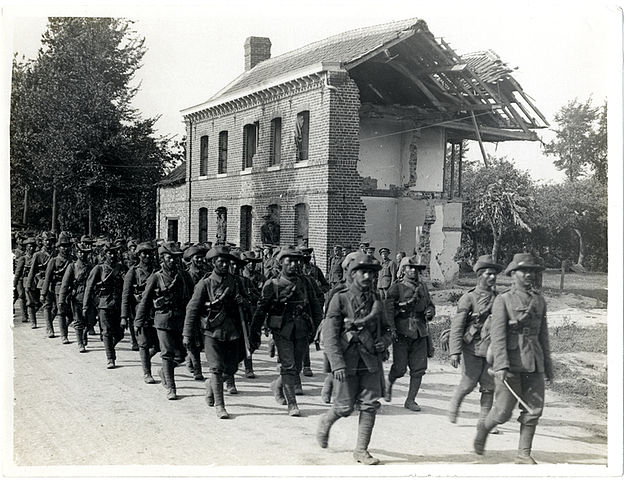 628px-39th_Garhwali_Riflemen_on_the_march_in_France_(Photo_24-238)